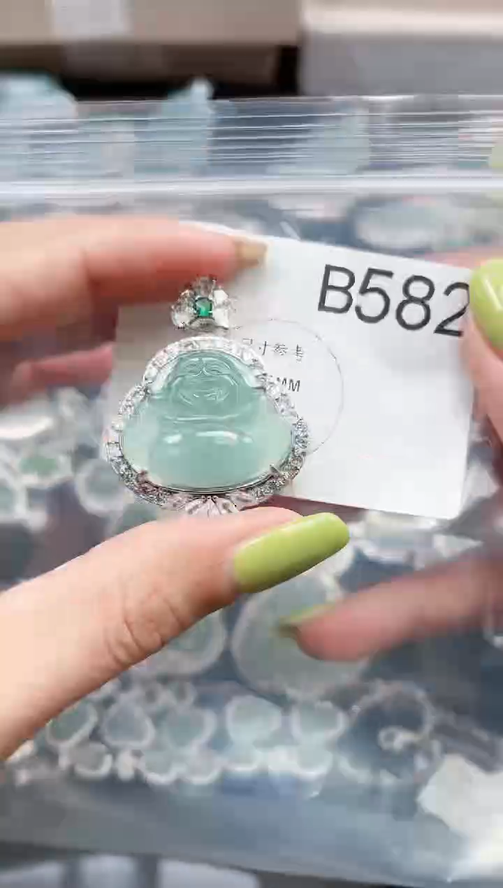 【闪购商品】翡翠颈饰未镶嵌582赠皮绳