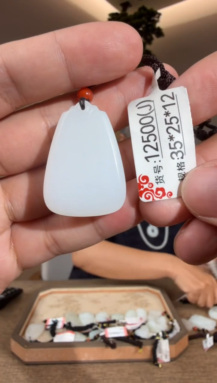 颈饰未镶嵌和田玉J