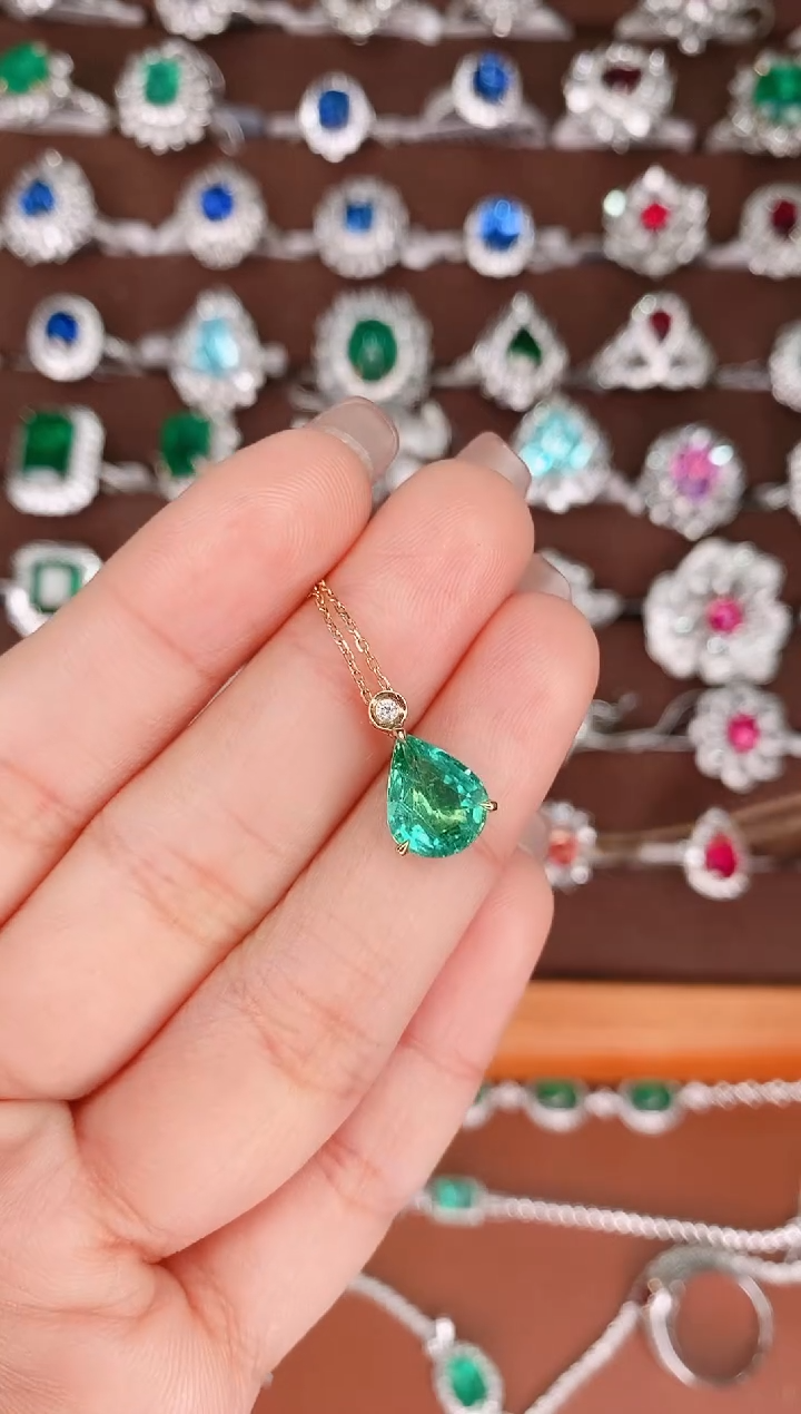 【闪购商品】祖母绿套链18K金镶嵌·