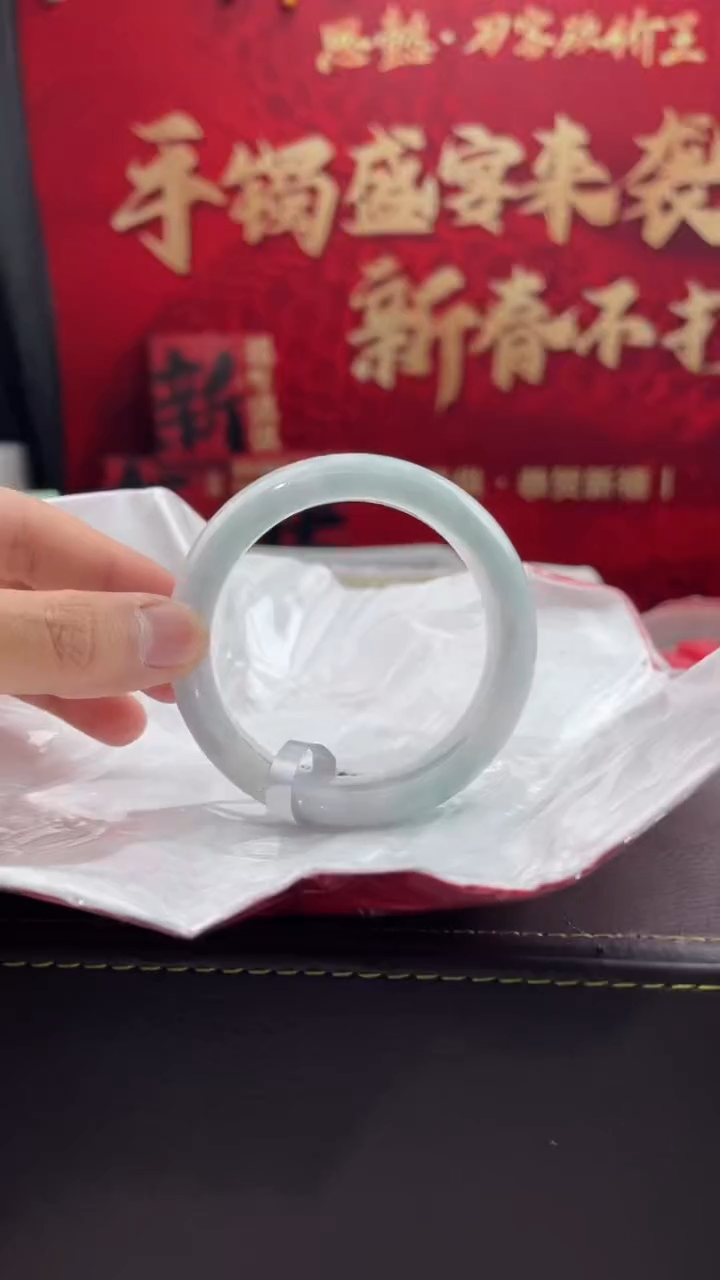 【闪购商品】翡翠手镯未镶嵌24翡翠手镯（微瑕）