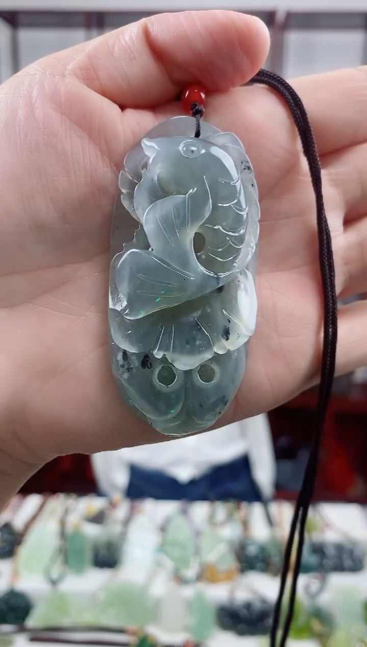 未镶嵌岫玉颈饰鱼