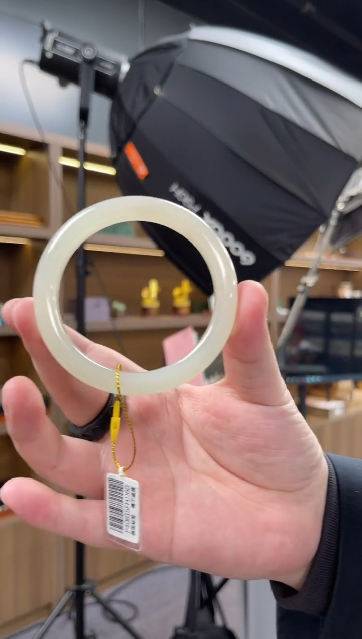 【闪购商品】和田玉手镯未镶嵌一个 圈口约mm：59-61