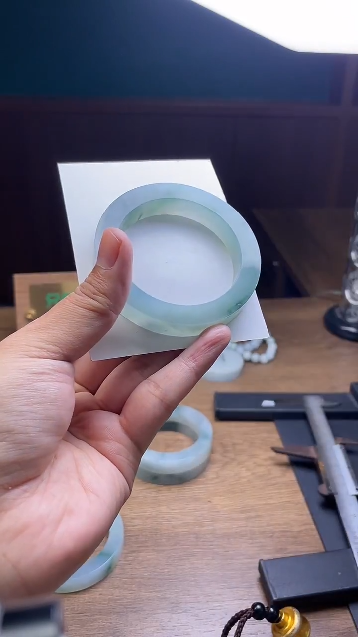 未镶嵌手镯定制翡翠御****?定制