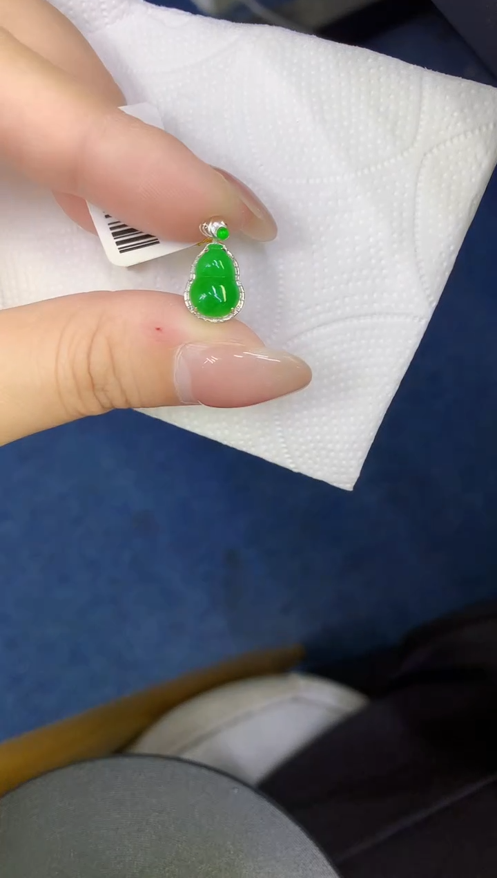 颈饰18K金镶嵌翡翠缅甸天然翡翠A货