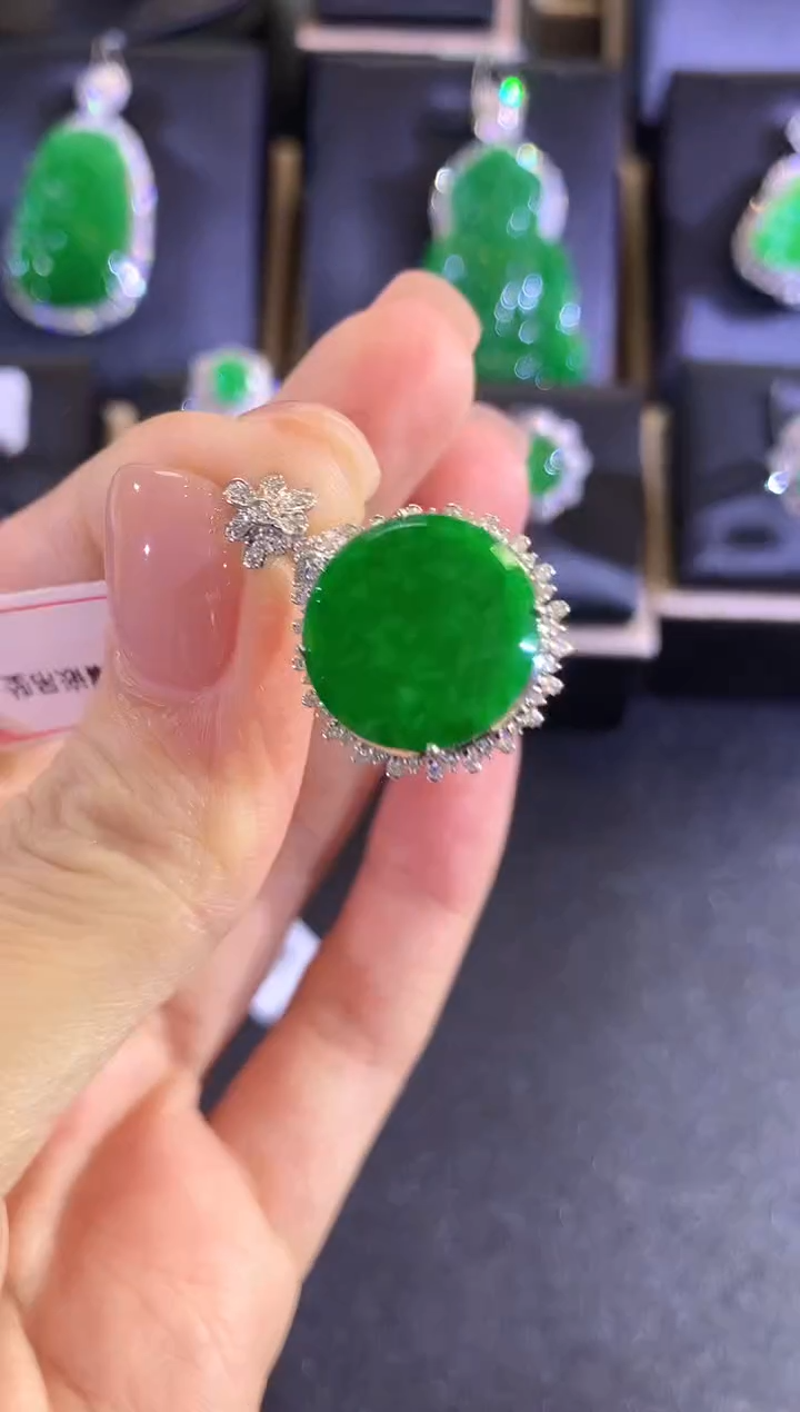 【闪购商品】翡翠吊坠(不含链)18K金镶嵌a29多样性一件发货