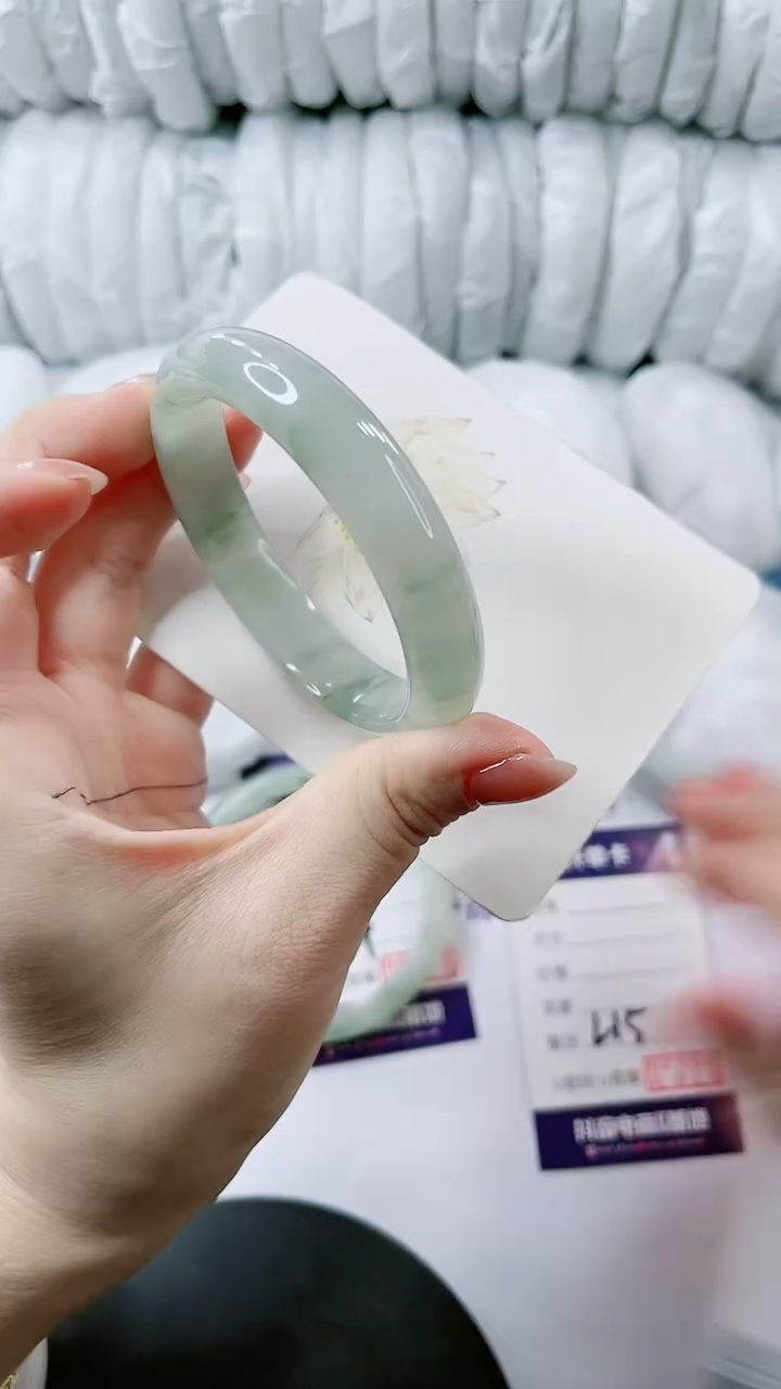 【闪购商品】石英质玉手镯未镶嵌多样性发货L15