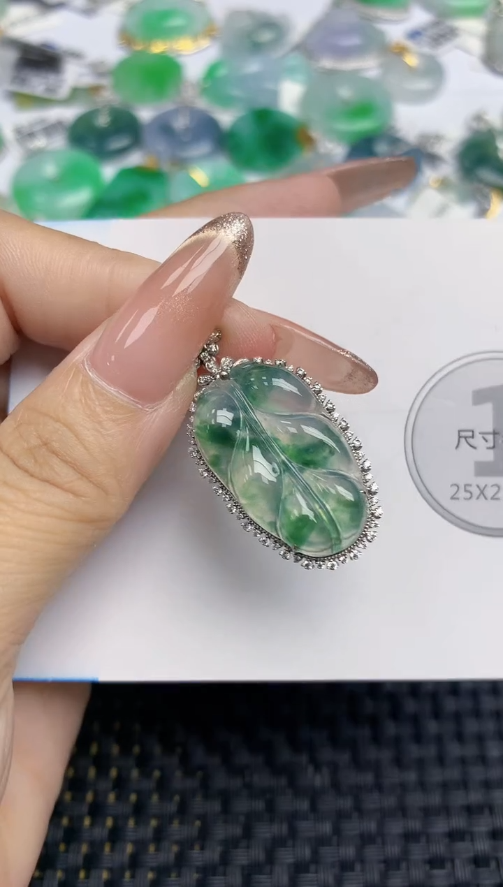 颈饰18K金镶嵌翡翠天然缅甸A货翡翠百元以上9元证书费自理