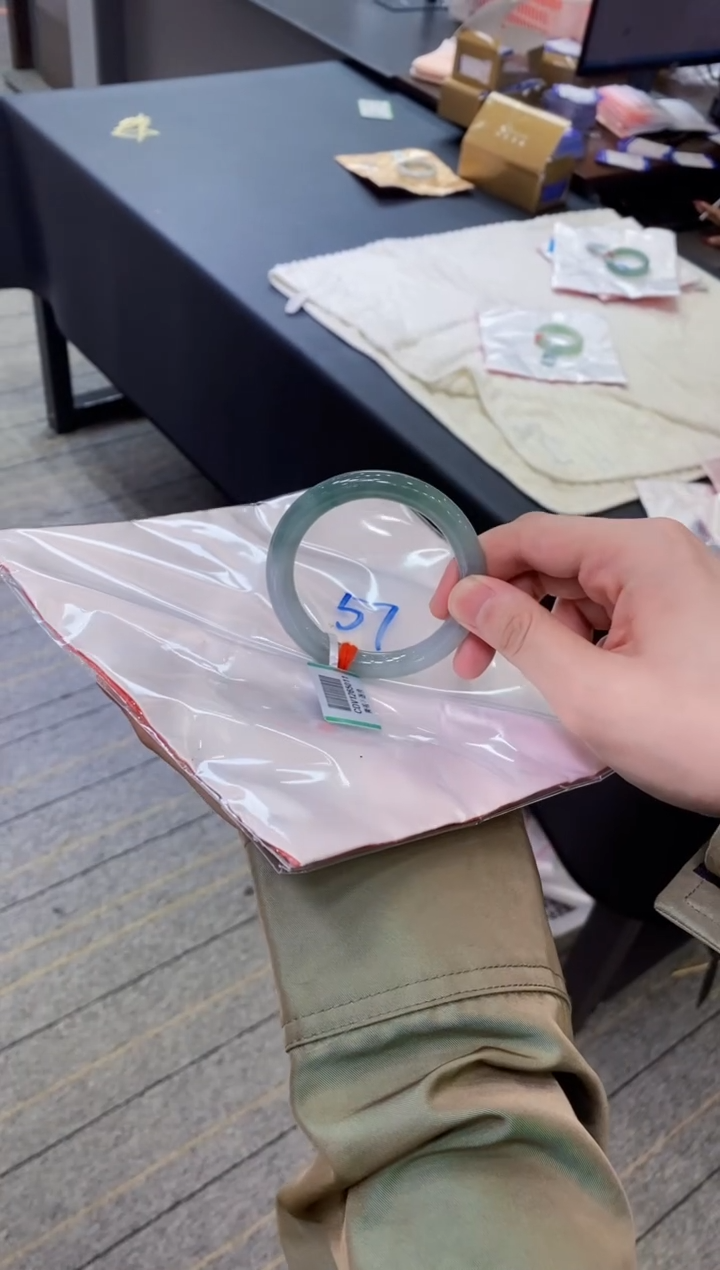 【闪购商品】翡翠手镯未镶嵌              