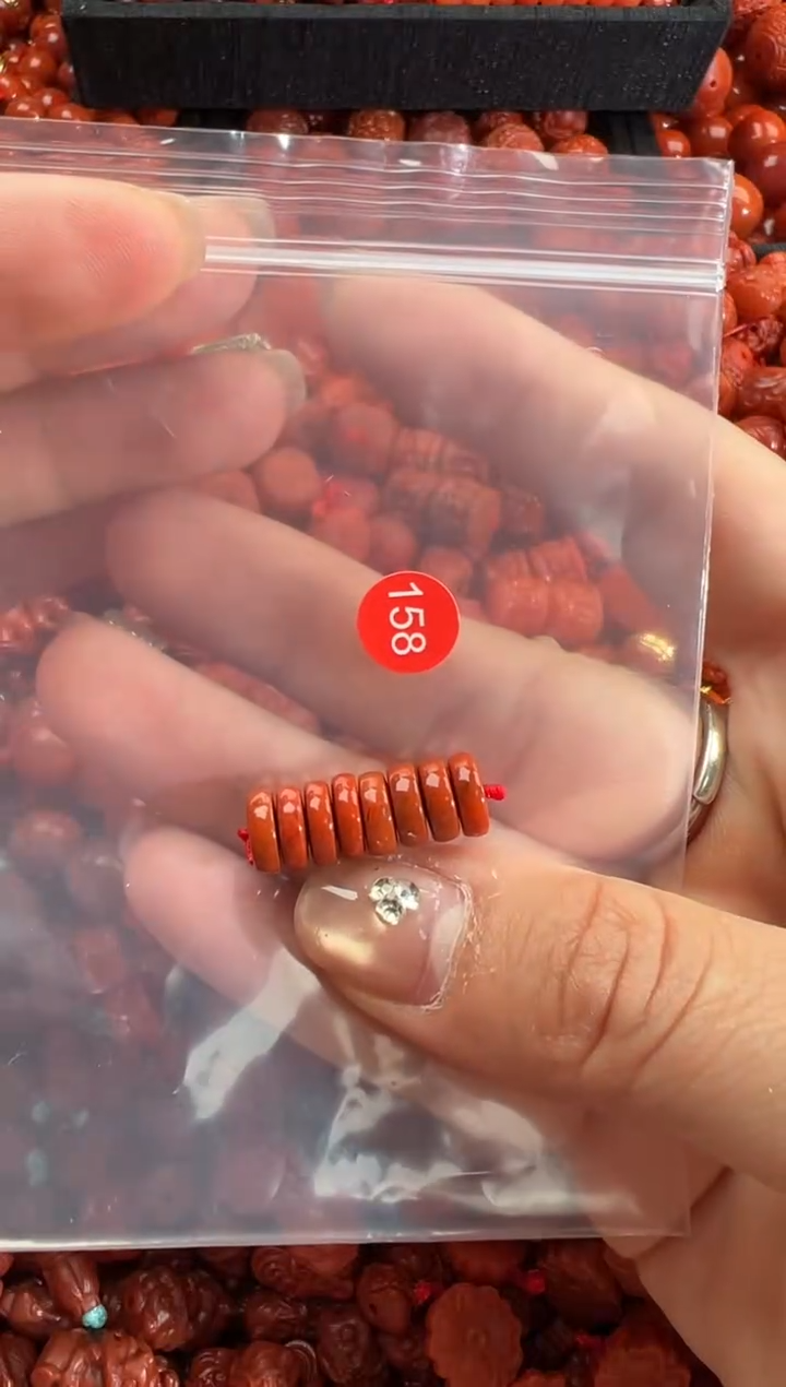 南红玛瑙未镶嵌颈饰1