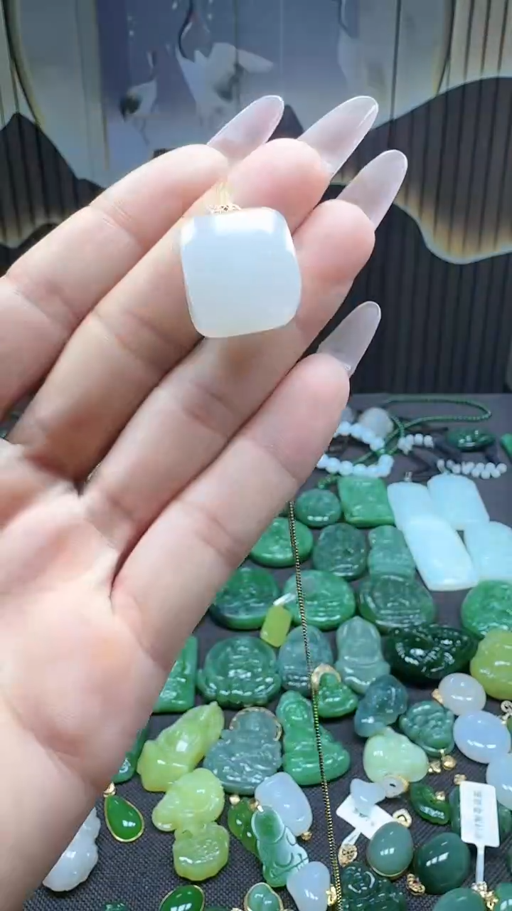 和田玉18K金镶嵌吊坠(不含链)1