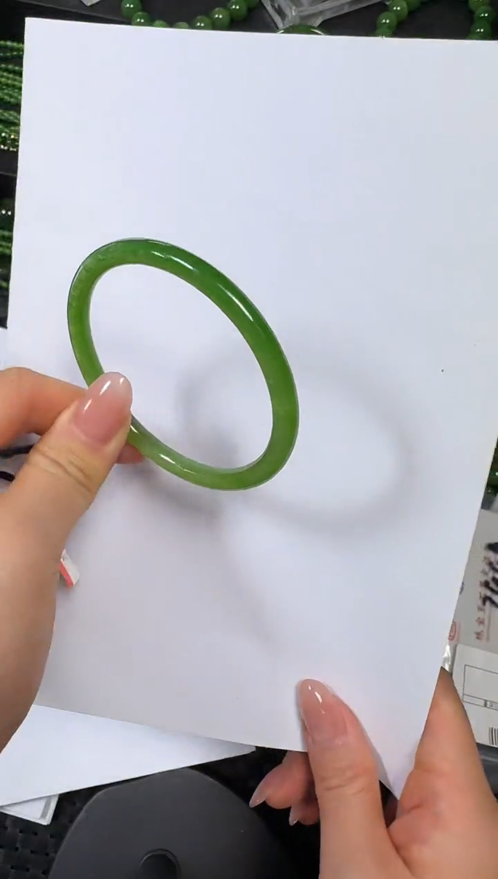 未镶嵌手镯和田玉（碧玉）美***士乌兰乌德苹果绿55.4猫眼丝