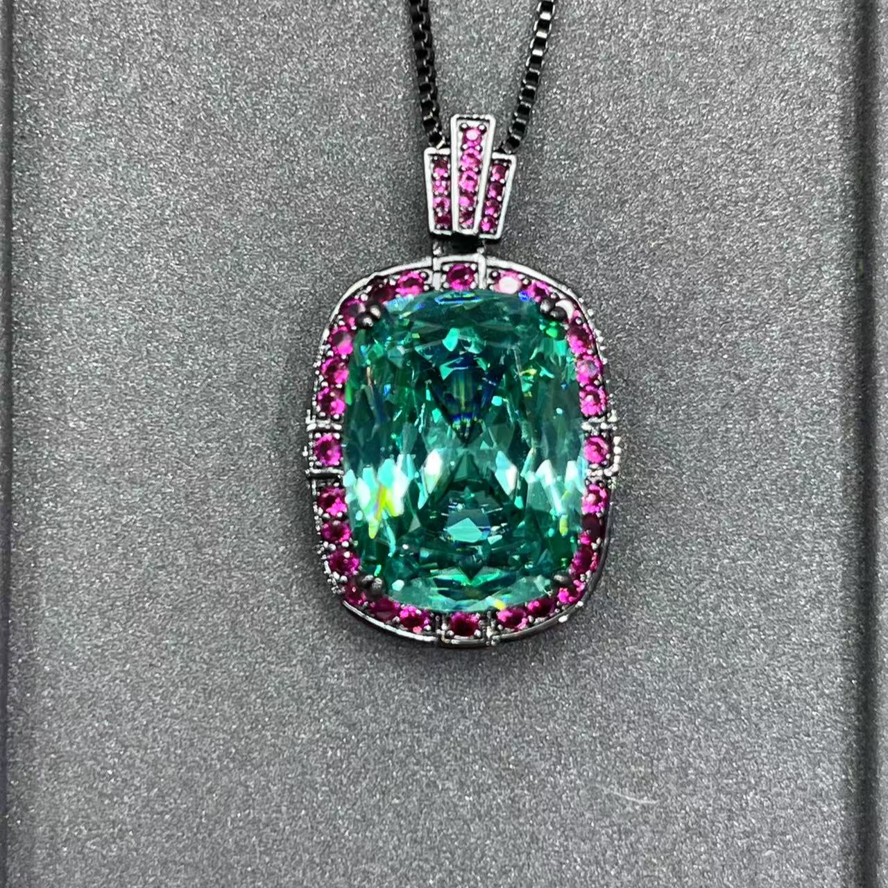 宝阁甄选绿吊坠547