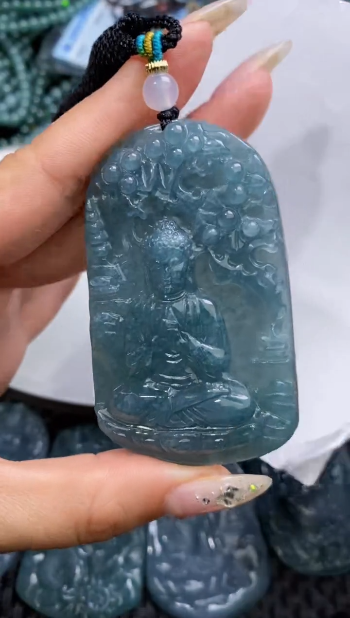 【闪购商品】翡翠颈饰未镶嵌          1