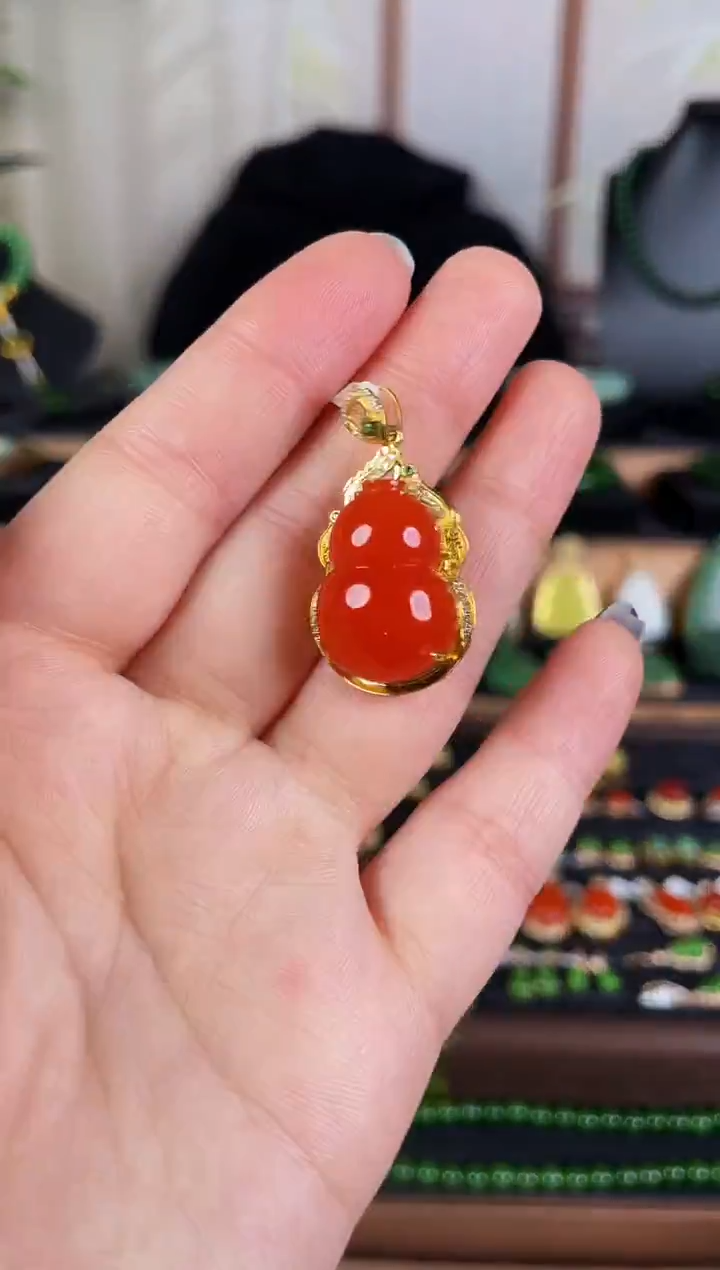 颈饰18K金镶嵌南红玛瑙诸**遂南红吊坠