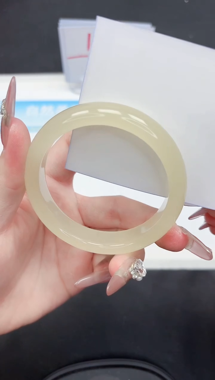 【闪购商品】石英质玉手镯未镶嵌137-57.4