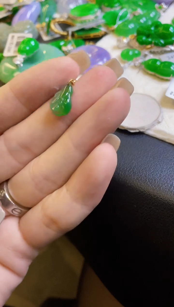 【闪购商品】翡翠颈饰18K金镶嵌白菜