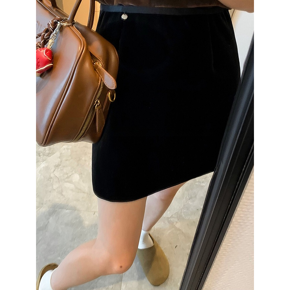 法式小众高腰显瘦丝绒A字短裙女秋冬新款时尚百搭休闲半身裙