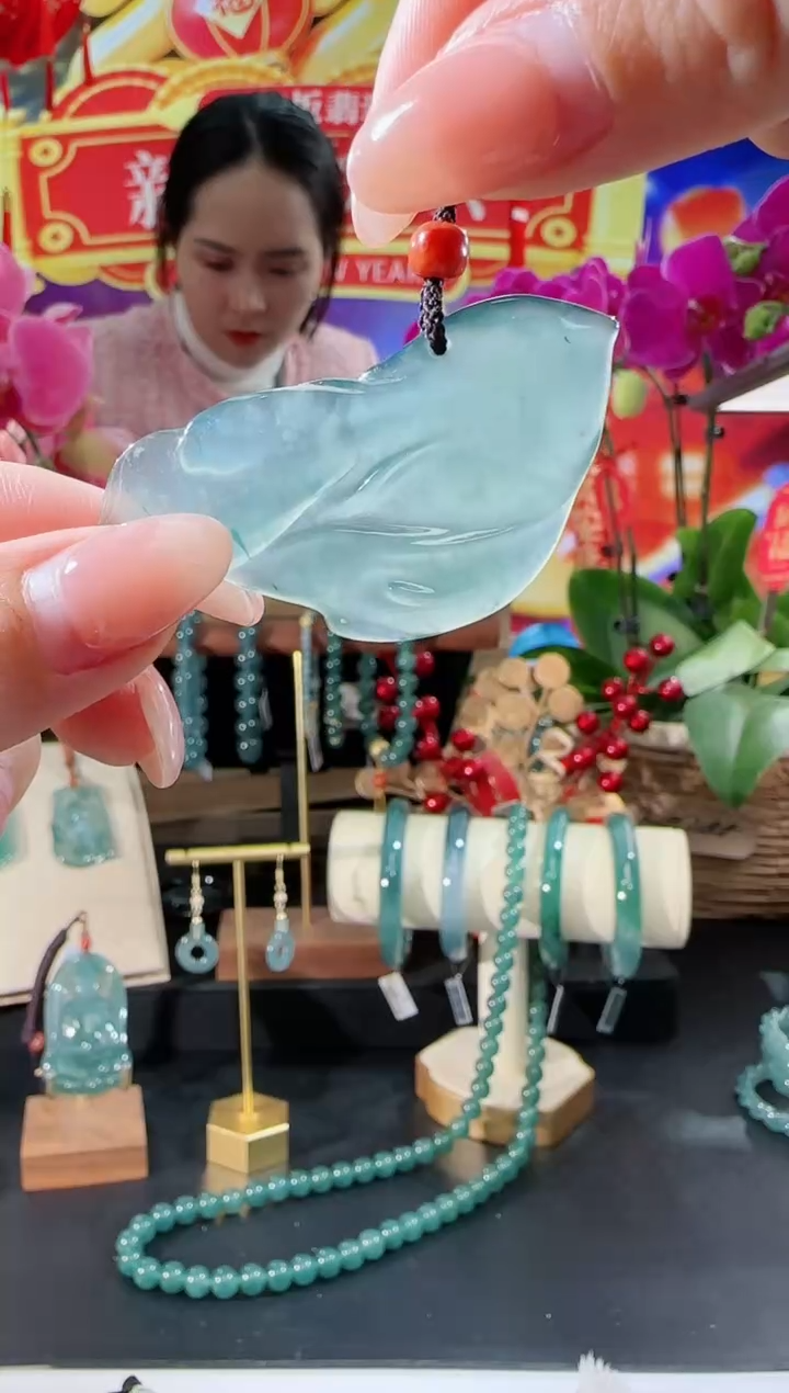 【闪购商品】翡翠吊坠(不含链)未镶嵌形意