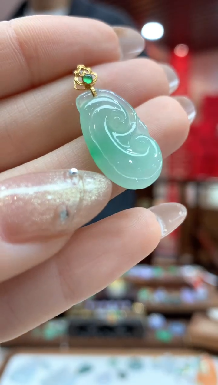 【闪购商品】翡翠吊坠(不含链)18K金镶嵌如意