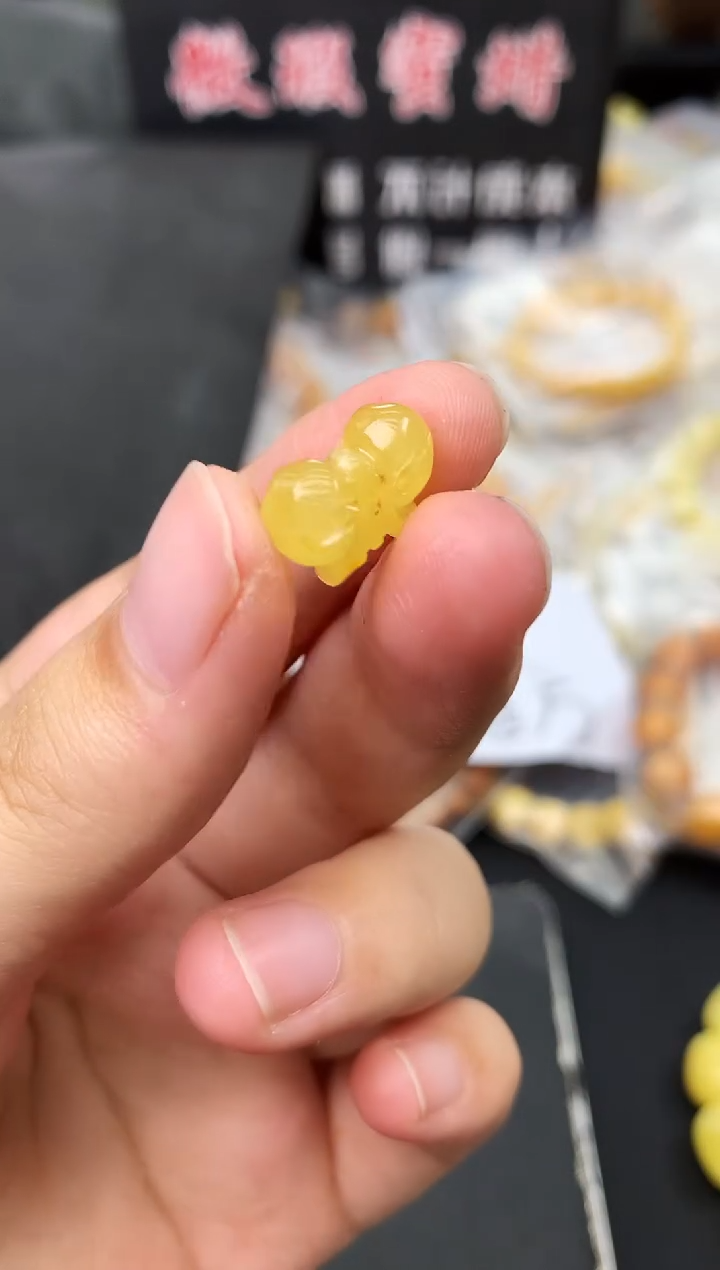 未镶嵌琥珀珠宝奇石16