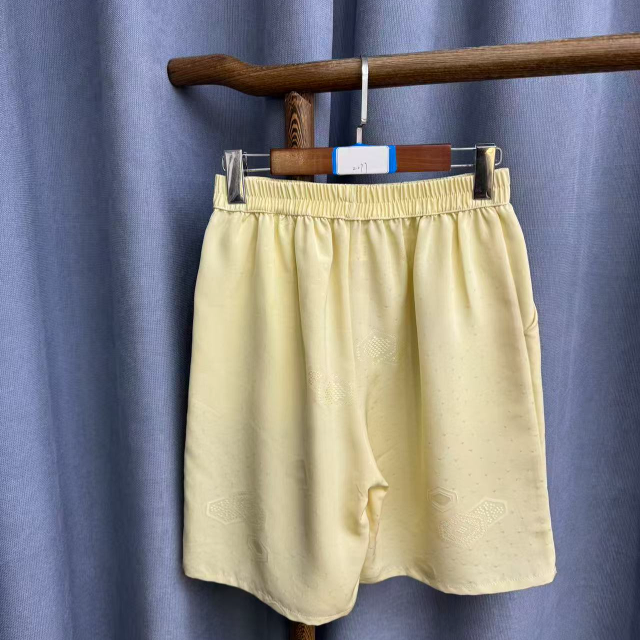 新款简约百搭宽松桑蚕丝直筒短裤女Z099