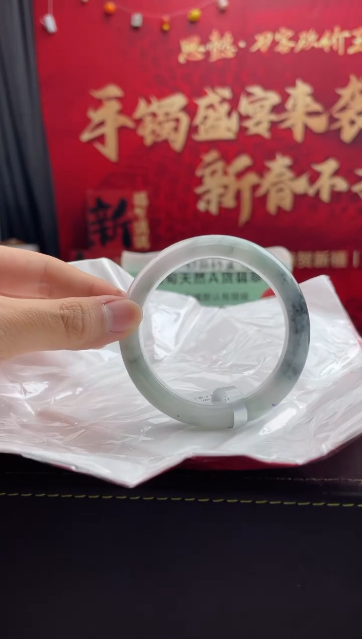 【闪购商品】翡翠手镯未镶嵌9翡翠手镯（微瑕）