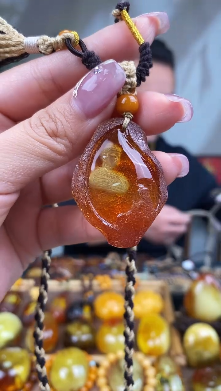 【闪购商品】琥珀裸石未镶嵌基地发货 一物一证 顺丰包邮