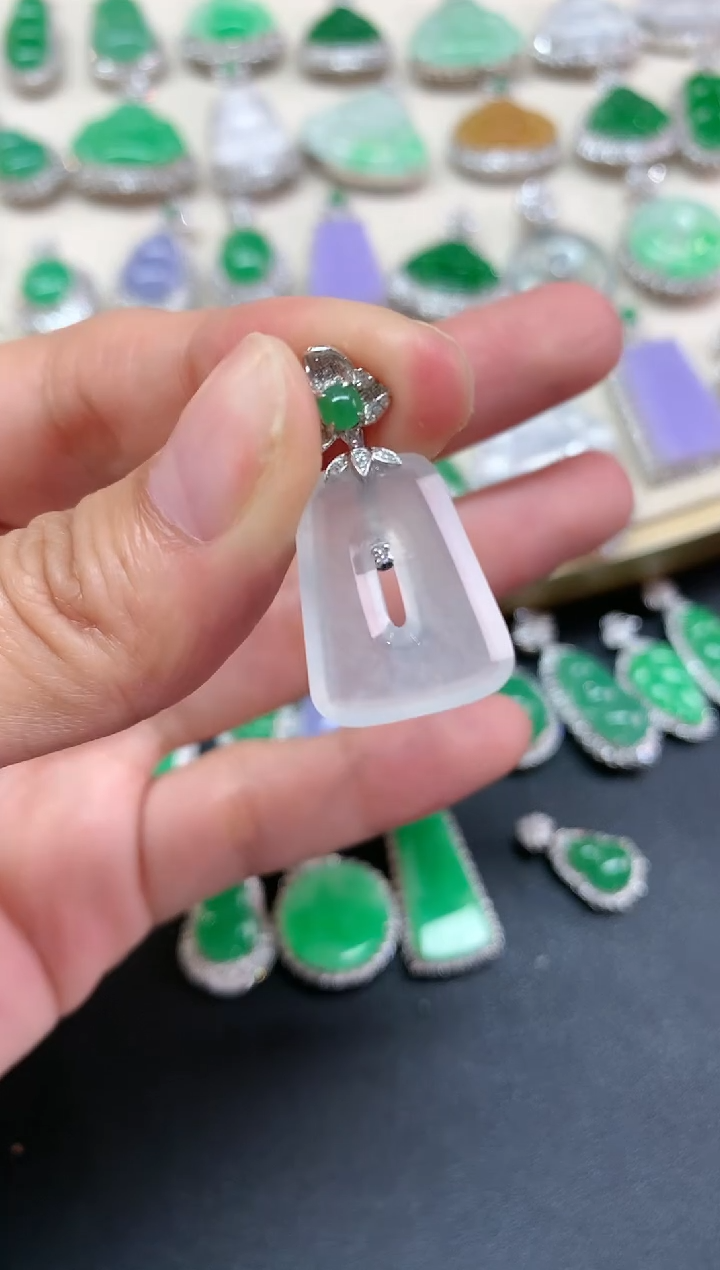 【闪购商品】翡翠吊坠(不含链)18K金镶嵌W54|4980