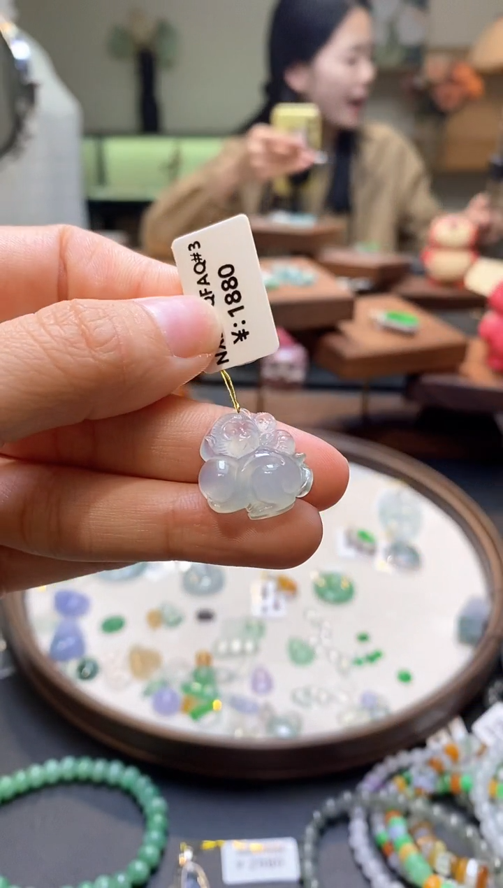 【闪购商品】翡翠未镶嵌颈饰猴子