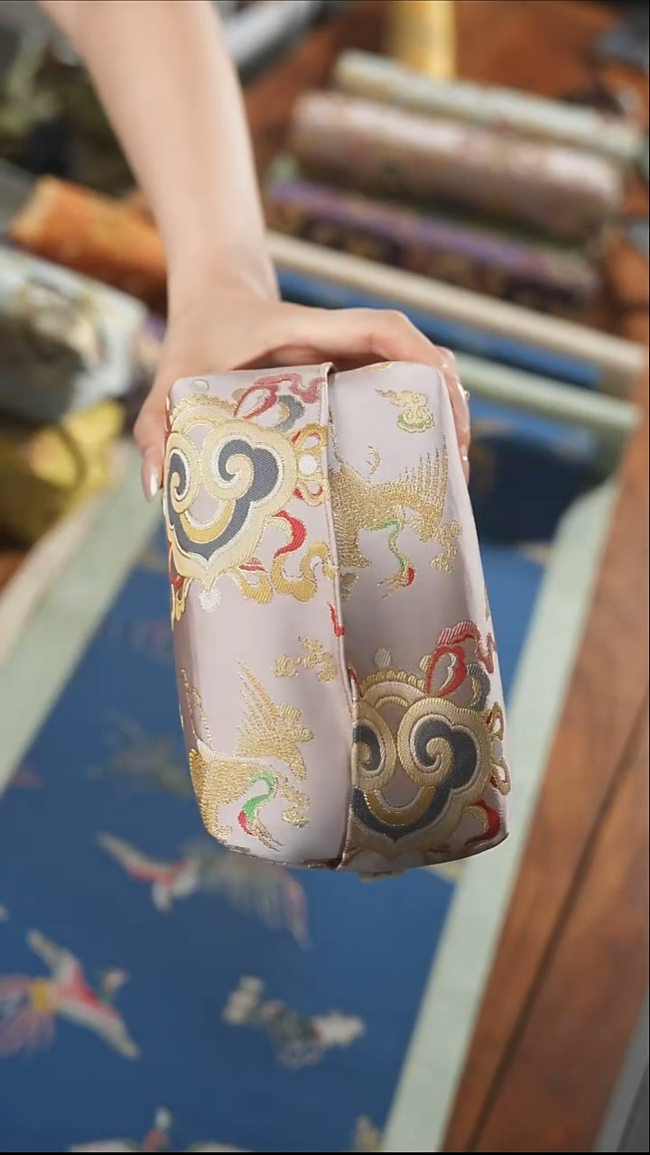 纸巾盒············