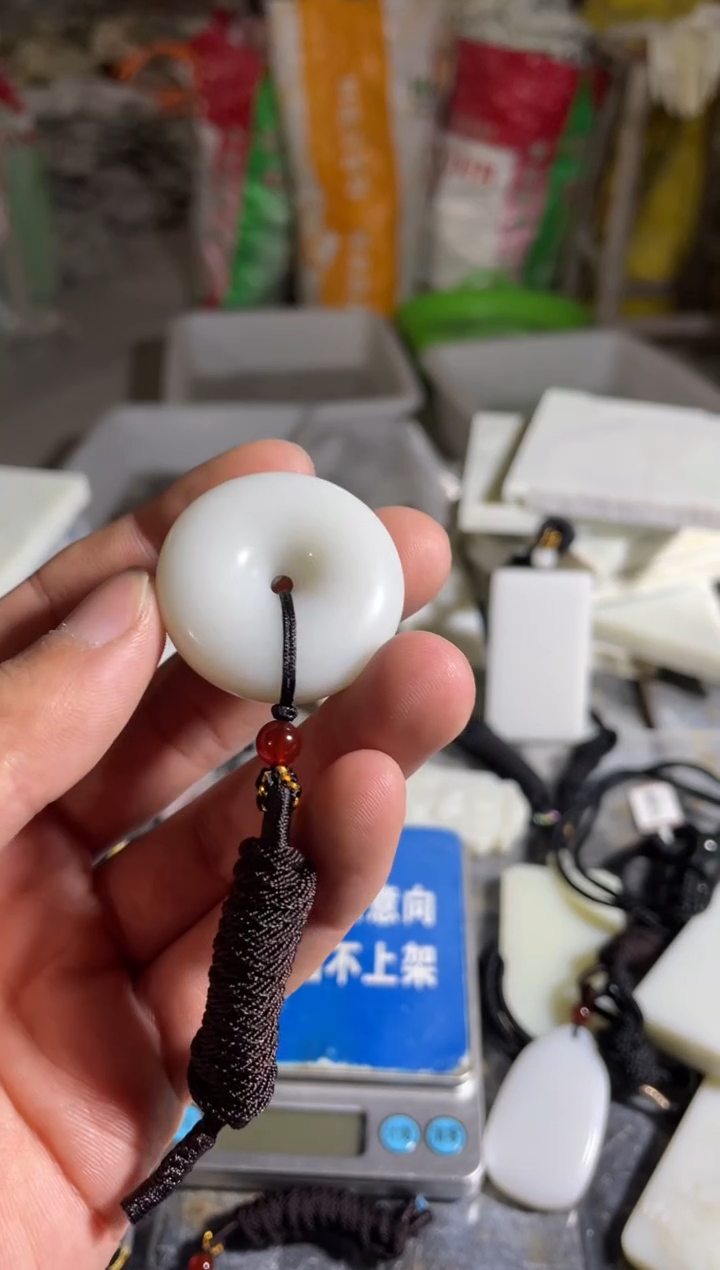 颈饰未镶嵌和田玉1