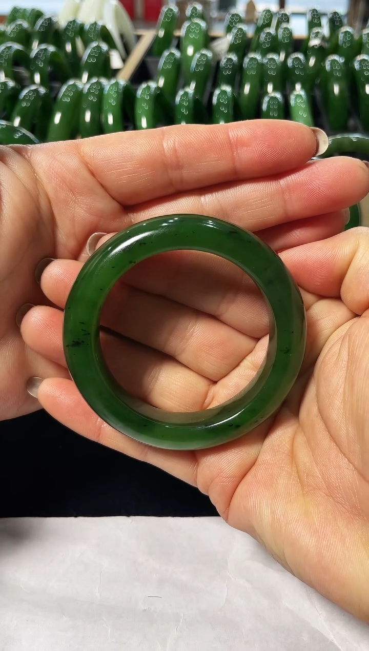 【闪购商品】和田玉（碧玉）手镯未镶嵌碧玉手镯（有包容）