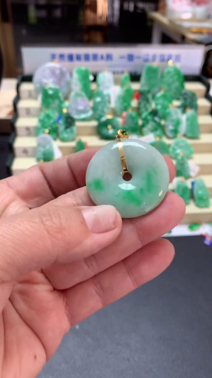【闪购商品】翡翠吊坠(不含链)18K金镶嵌挂件