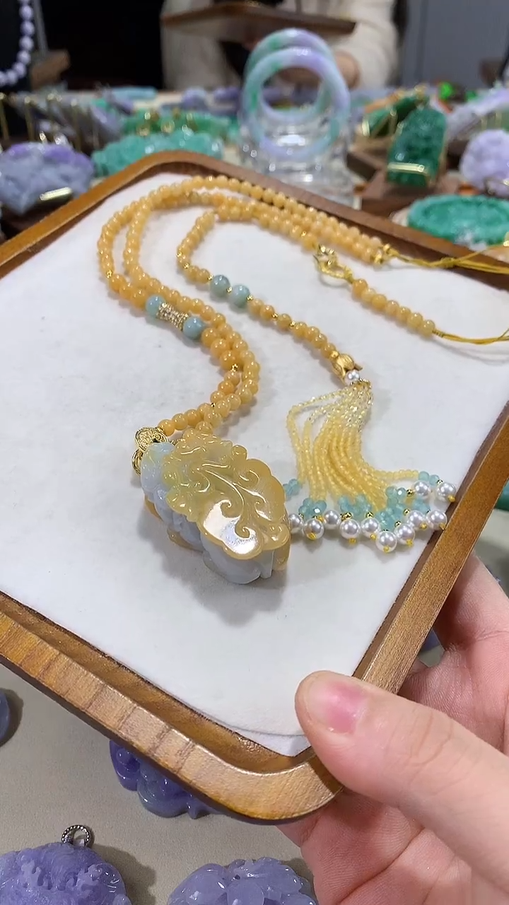 颈饰未镶嵌翡翠吊坠