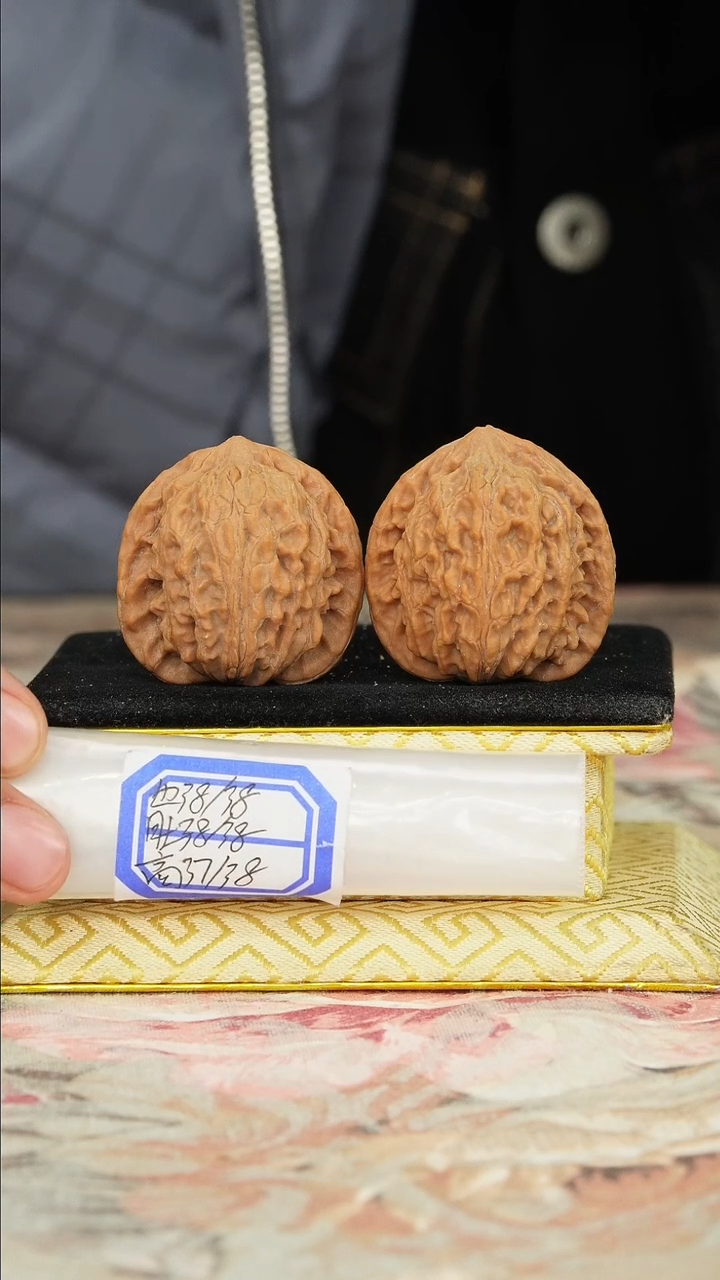 【闪购商品】文玩核桃把件罗家沟