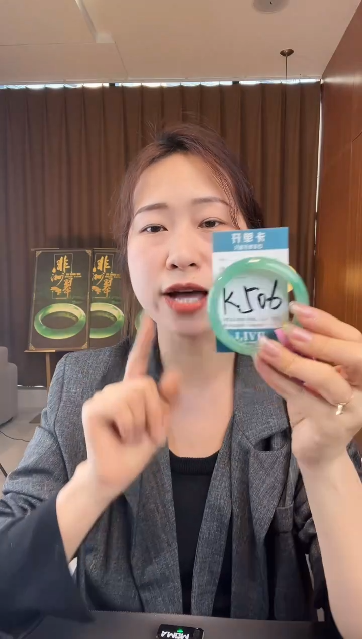 【闪购商品】石英质玉手镯未镶嵌非洲翠