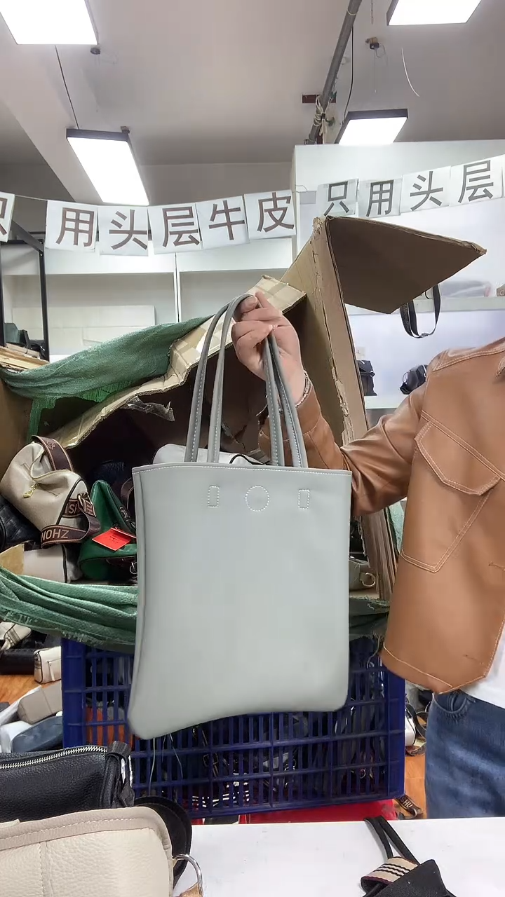 头层牛皮清货真皮  小托特灰色
