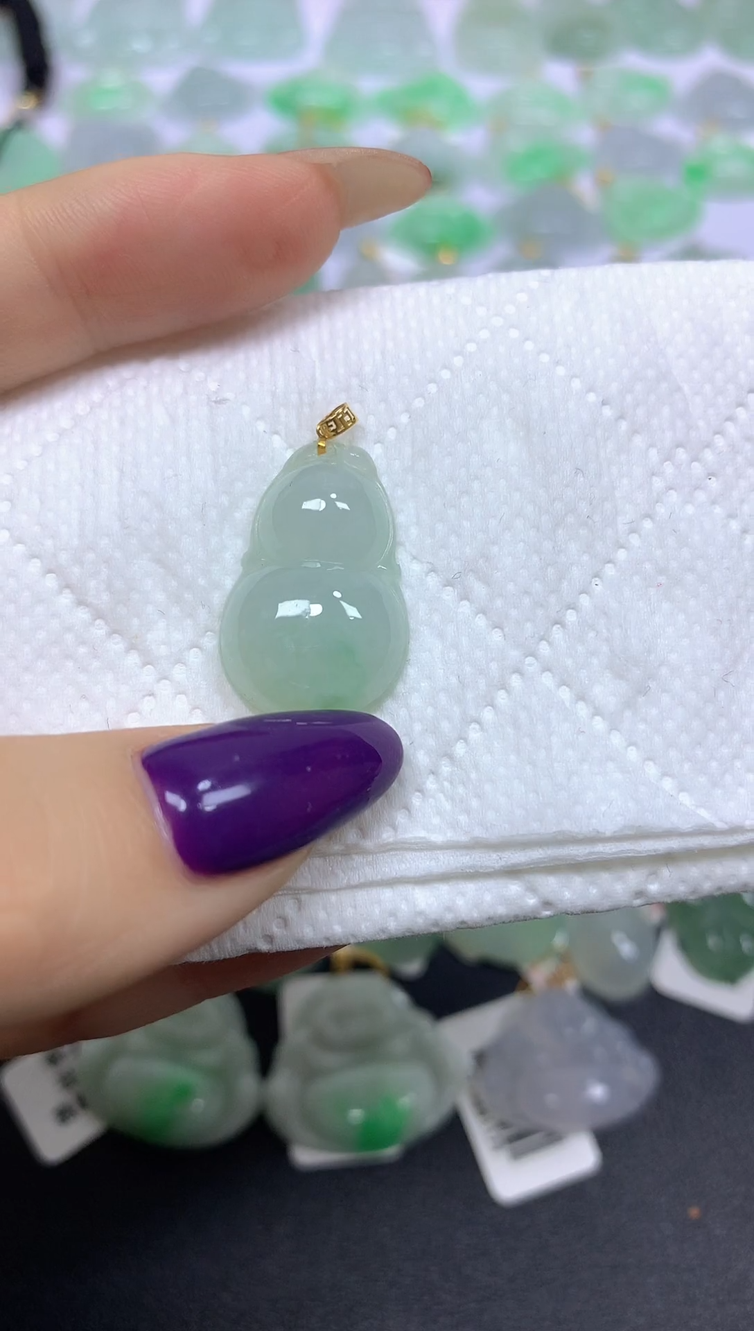 颈饰18K金镶嵌翡翠 