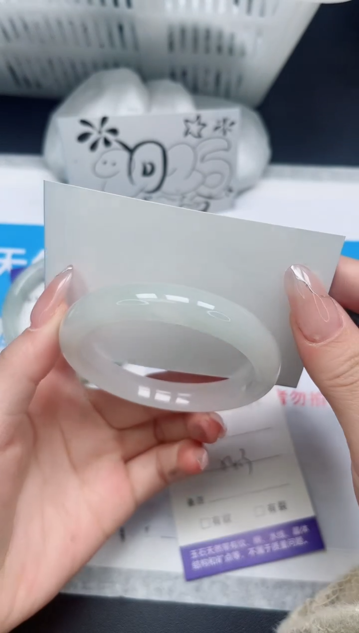 【闪购商品】石英质玉手镯未镶嵌341