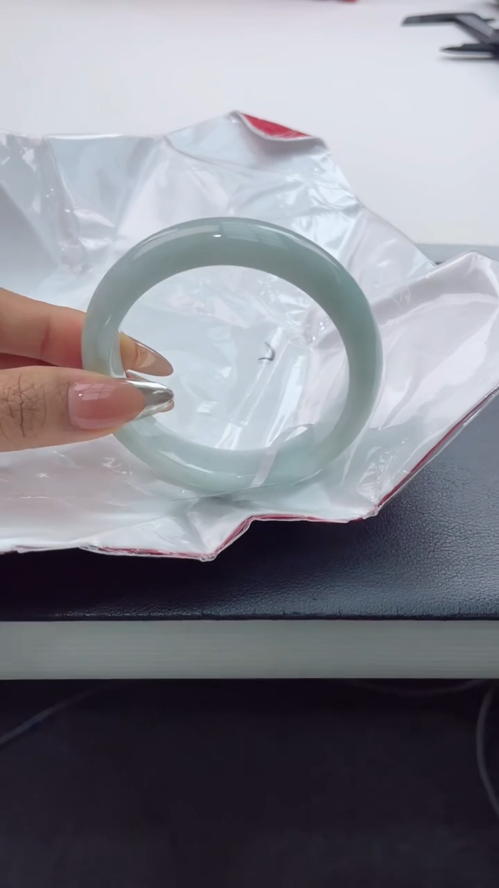 【闪购商品】翡翠手镯未镶嵌4翡翠手镯（微瑕）