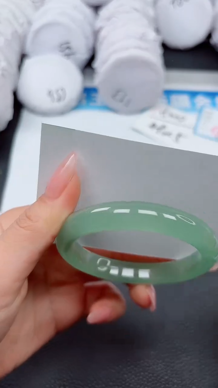 【闪购商品】石英质玉手镯未镶嵌A474