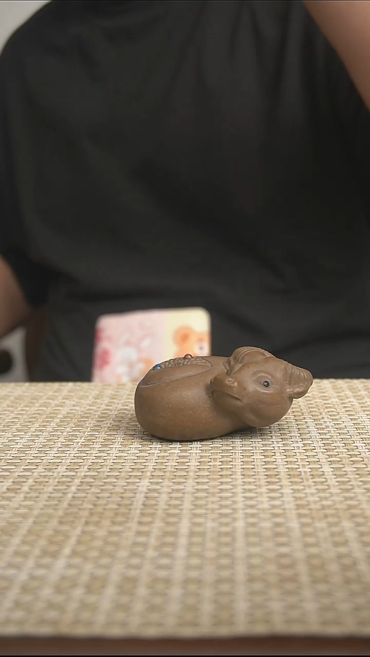 紫砂茶宠宜兴紫砂茶宠牛转乾坤