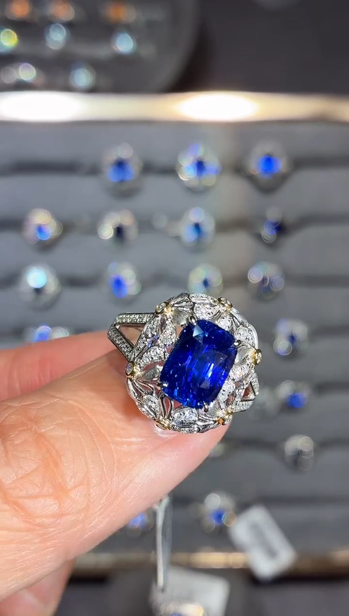 戒指蓝宝石18K金镶嵌【闪购】3.78ct/同步展会价/皇家蓝