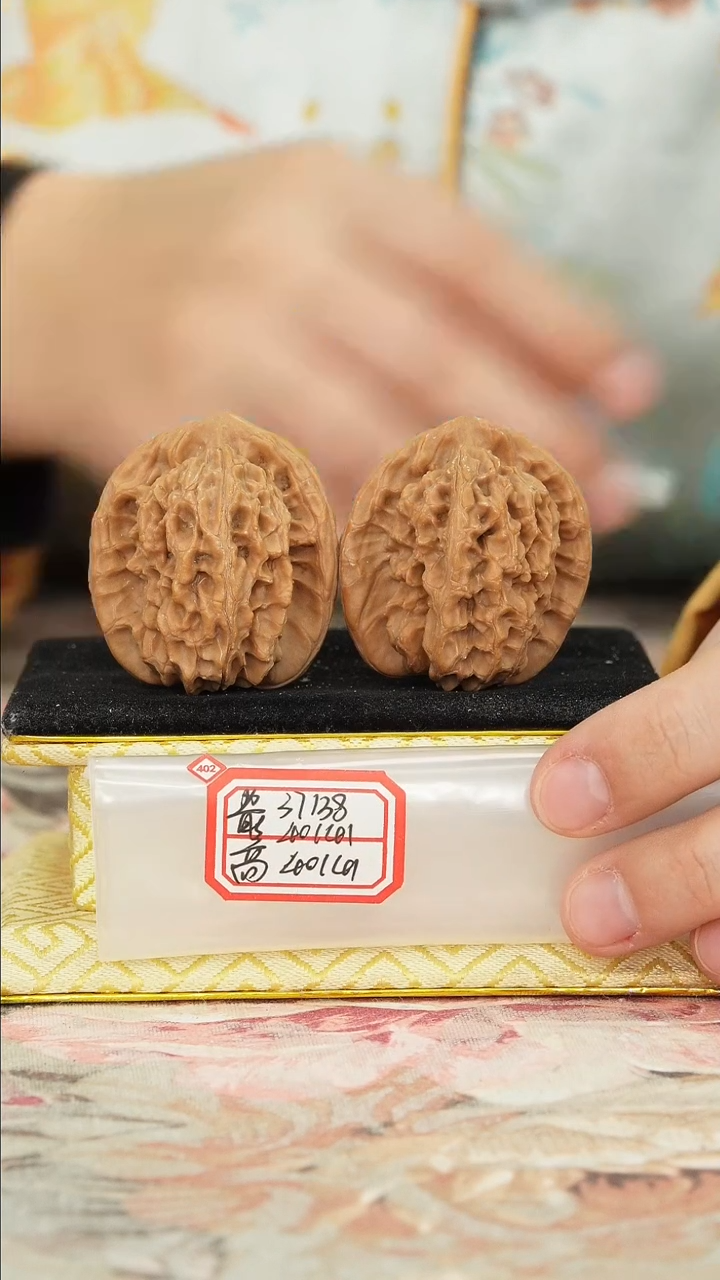 【闪购商品】文玩核桃把件非嫁接马老四