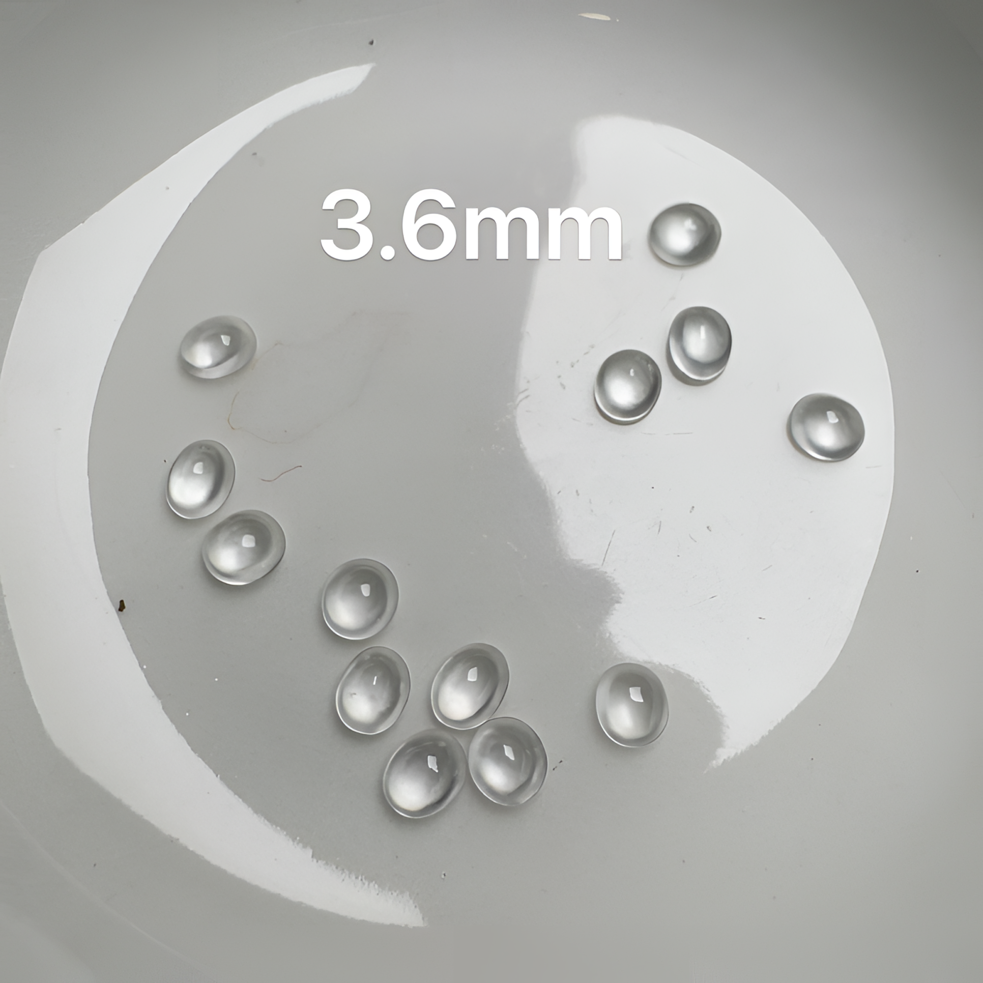 0122(小哪吒在源头)玻璃种翡翠蛋面共13颗均卡3.6mm