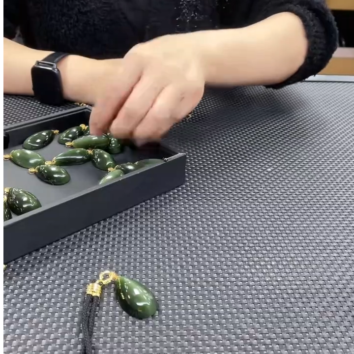 【老郑家】18k金和田玉水滴挂件（多样性发一件不带链) 