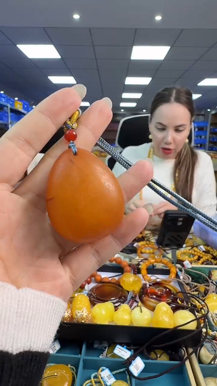 琥珀颈饰未镶嵌216秒拍号 假一罚三 