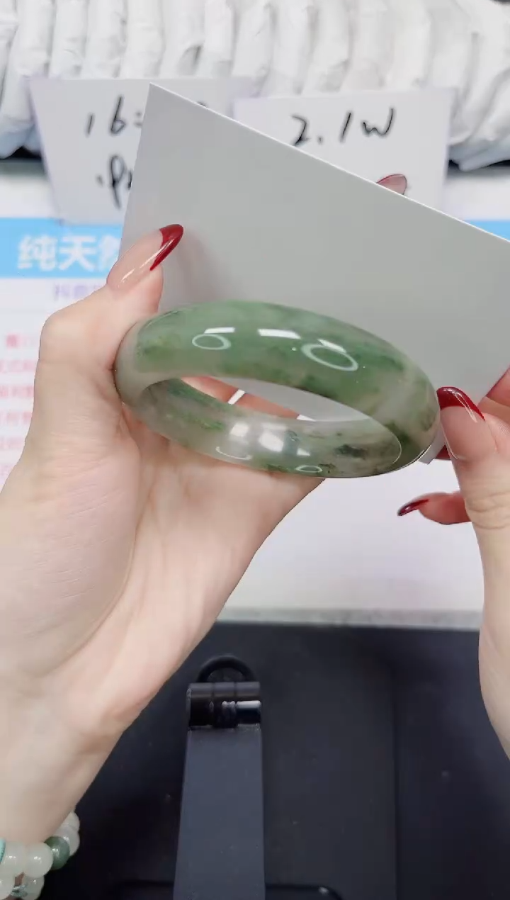 【闪购商品】石英质玉手镯未镶嵌225