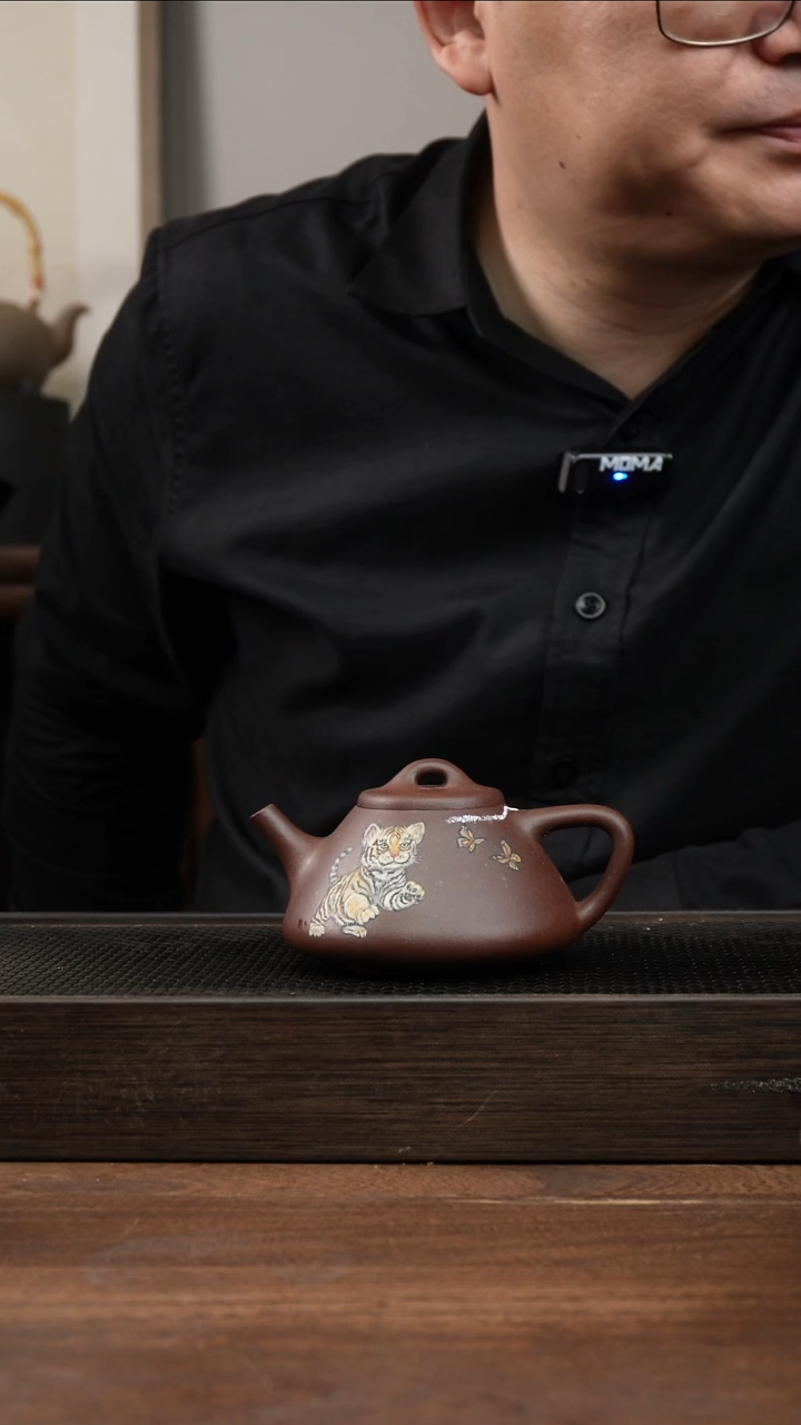 茶杯紫砂紫泥子冶石瓢    堆绘小老虎   180CC   微瑕  