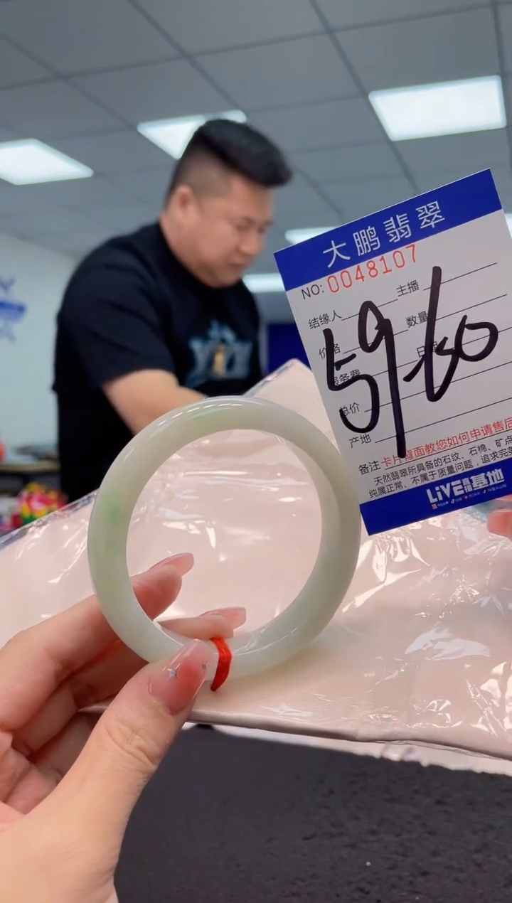 【闪购商品】翡翠手镯未镶嵌AAAAAAAAAA